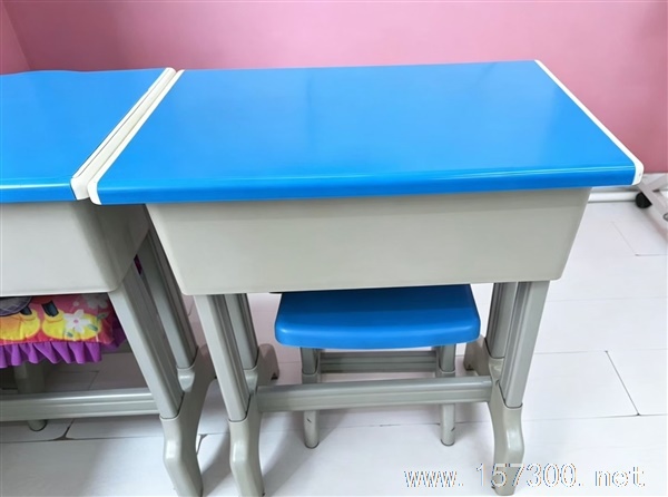 出售小学生桌椅